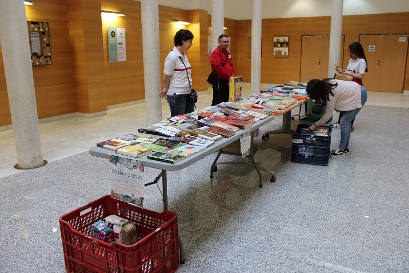 220424 VA MERCADILLO LIBROS 1