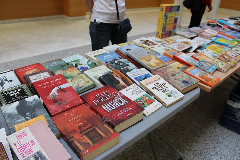 220424 VA MERCADILLO LIBROS 3