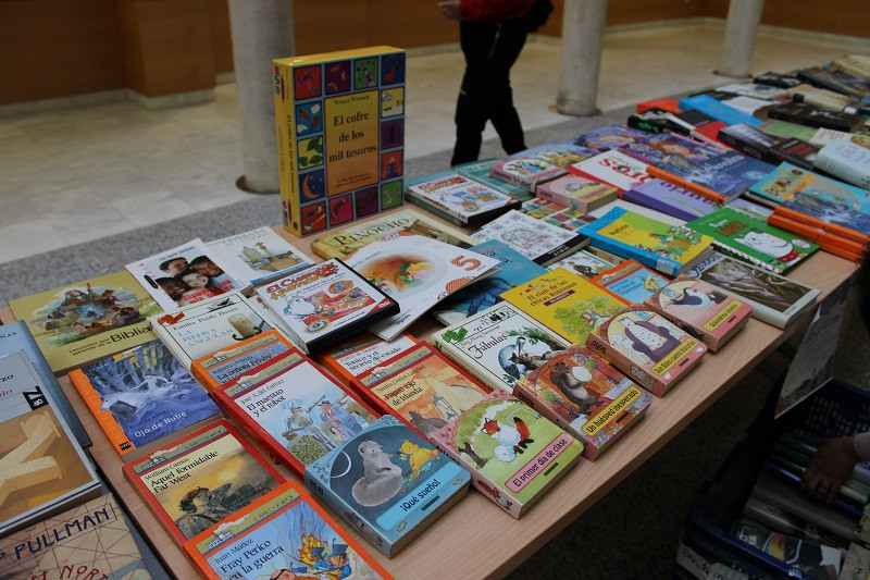 220424 VA MERCADILLO LIBROS 4