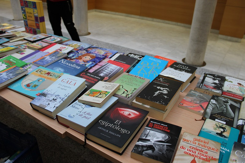 220424 VA MERCADILLO LIBROS 5