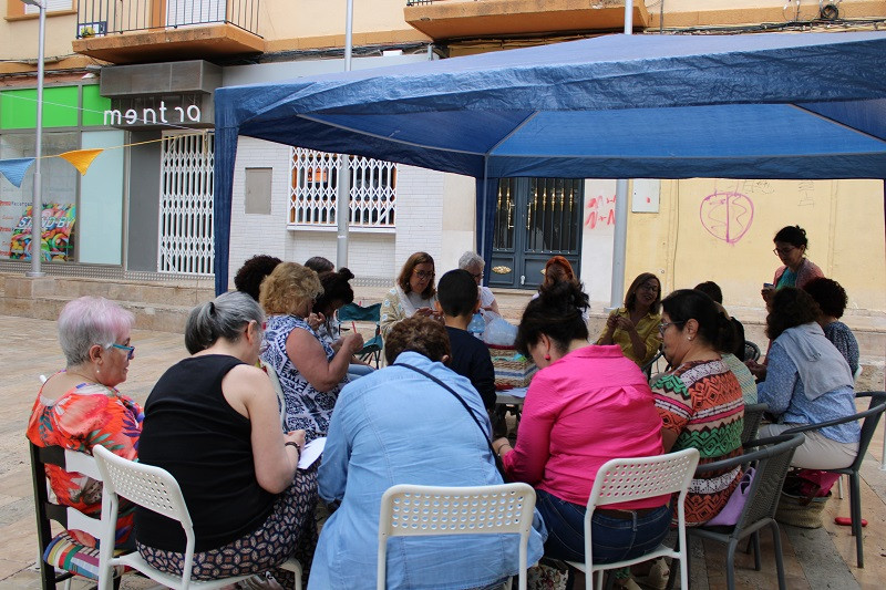 080624 VA DIA TEJER EN PUBLICO 1