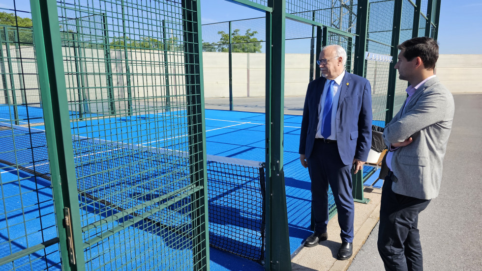 Renovación del césped de las pistas municipales de pádel (2)