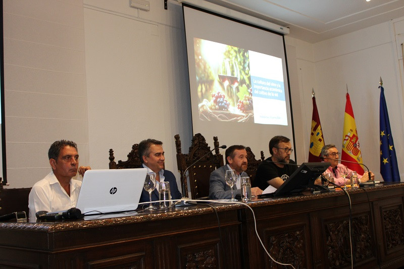130624 VA JOVENES AMIGOS DEL VINO UNED