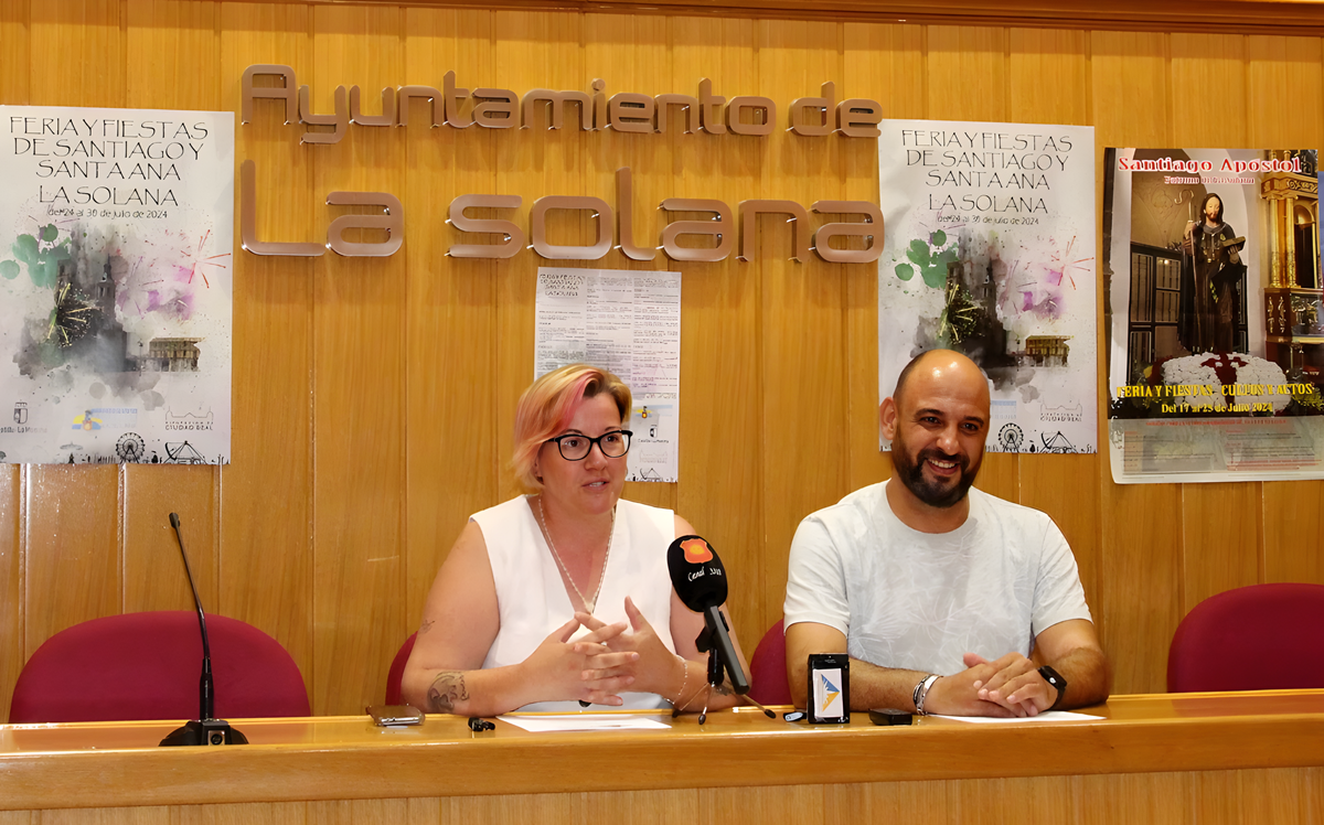 u00c1ngela Notario y Santiago Lu00f3pez presentaron los festejos (1)