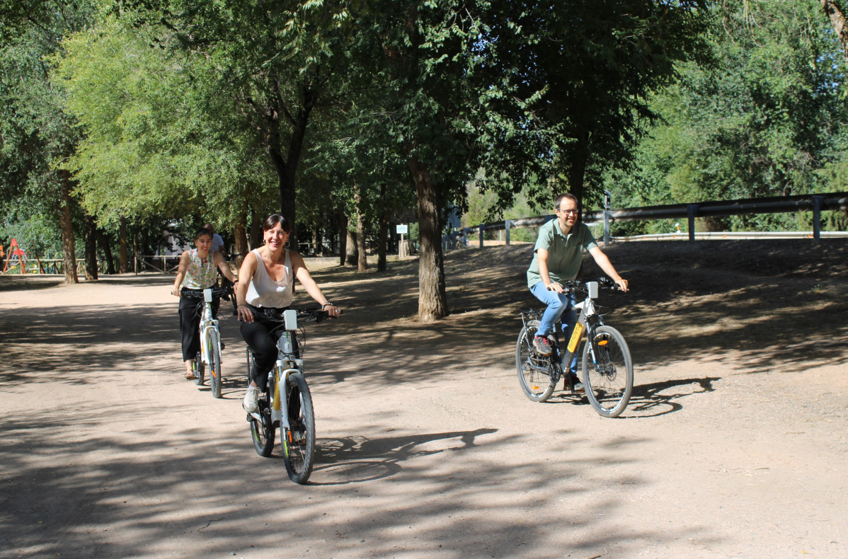 Blanca Fernu00e1ndez estaciu00f3n alquiler bicis elu00e9ctricas en Ruidera 1