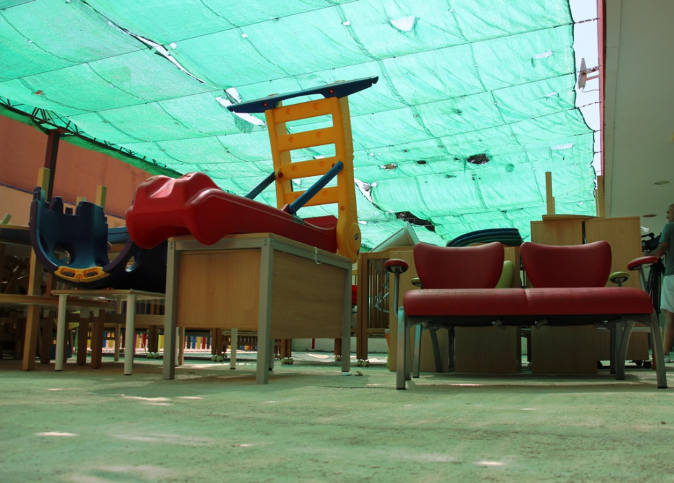 Suelo y sombraje que serán sustituidos en uno de los patios