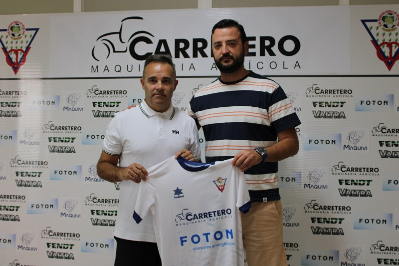050924 VA PRESENT ENTRENADOR FUTBOL 2