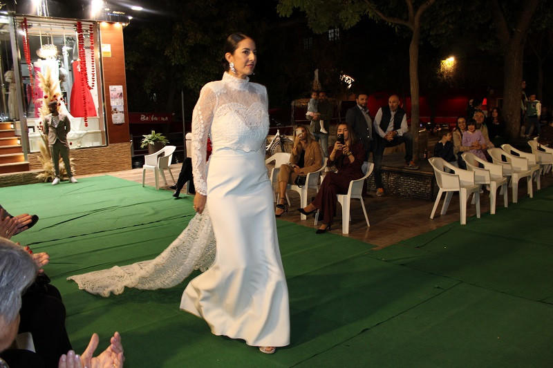 121024 VA DESFILE ROSAE 24