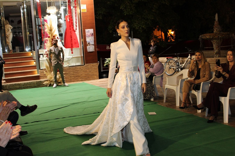 121024 VA DESFILE ROSAE 44