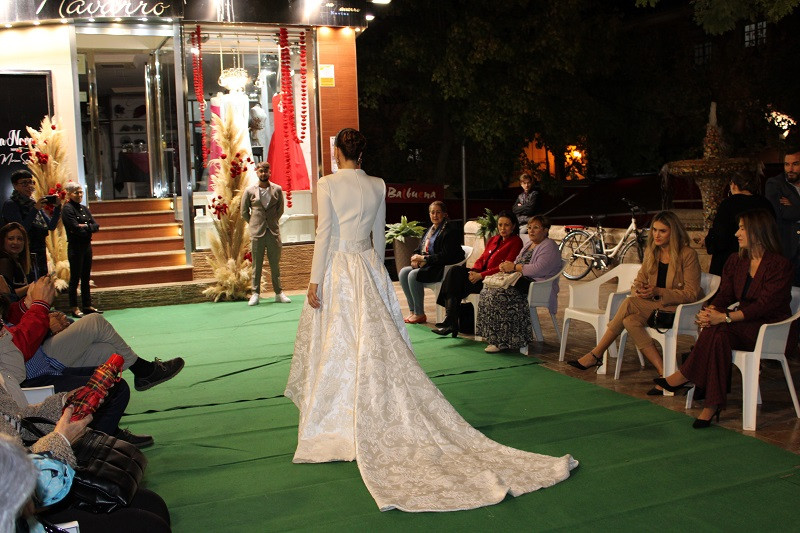 121024 VA DESFILE ROSAE 47