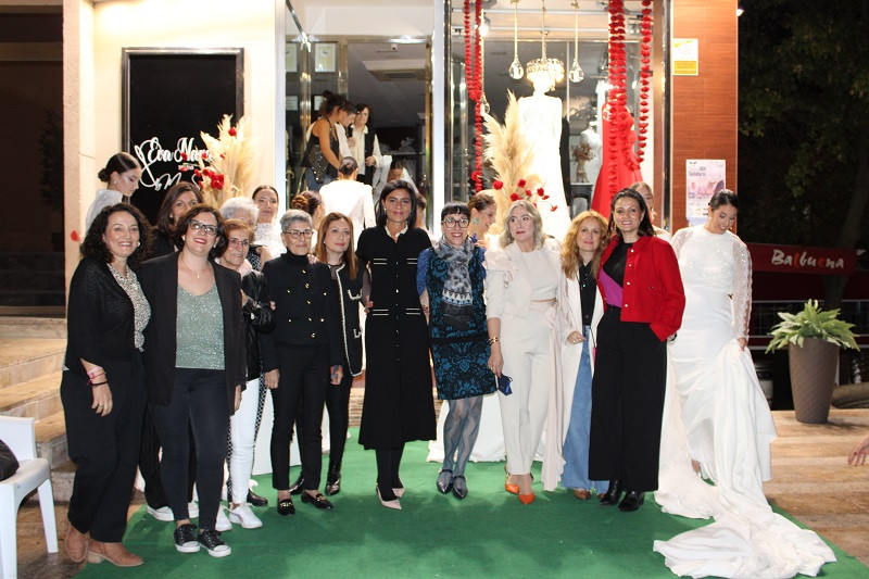 121024 VA DESFILE ROSAE 70
