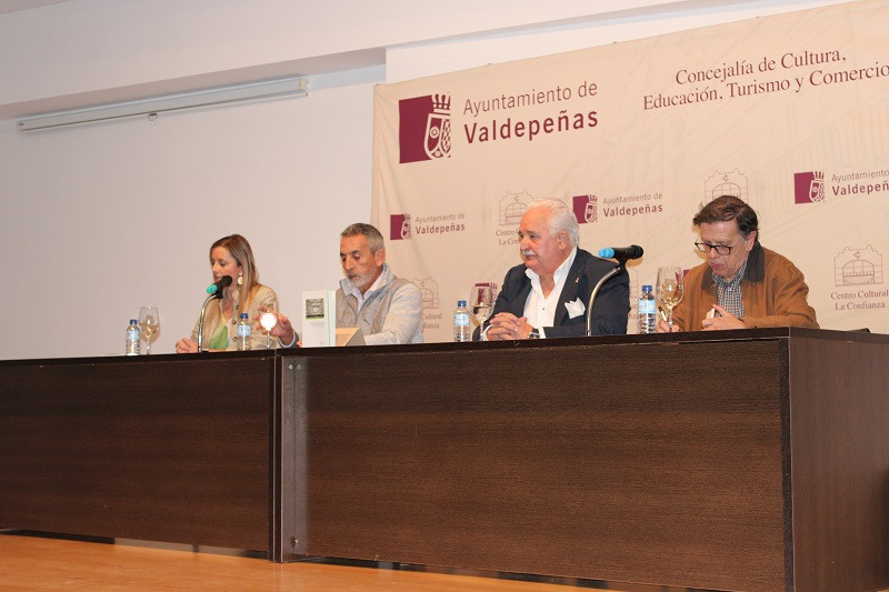 261024 VA PRESENT LIBRO RAUL CARBONELL 1