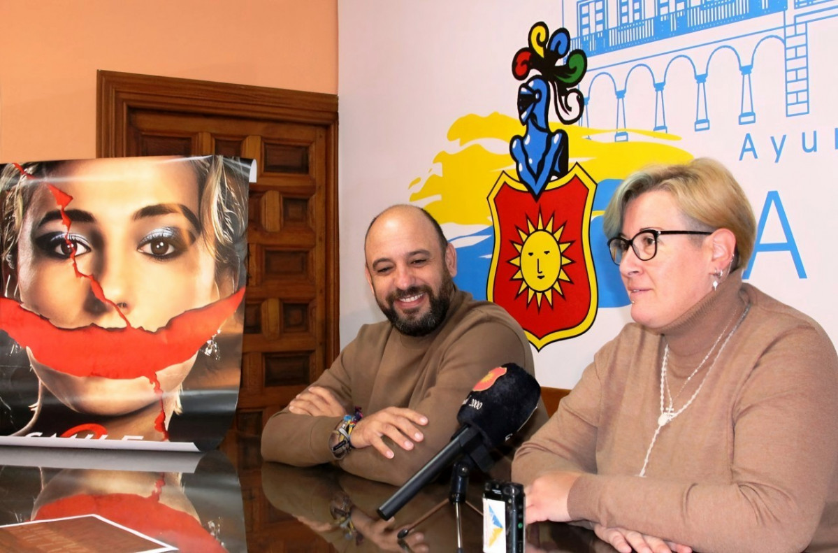  u00c1ngela Notario y Santiago Lu00f3pez anuncian la reapertura del cine municipal
