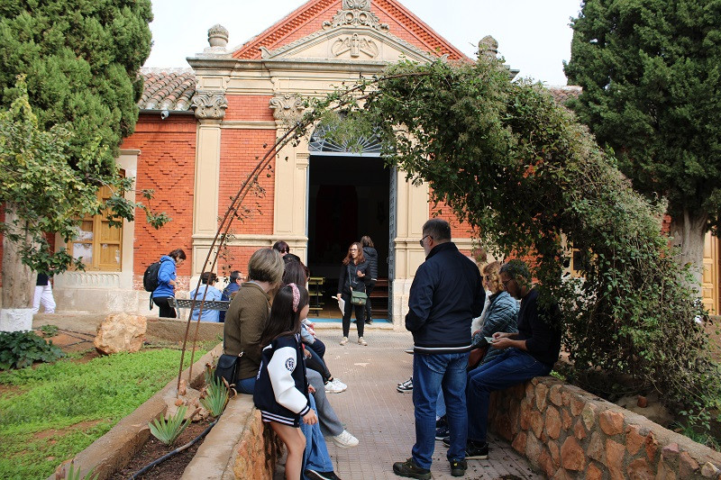 021124 VA VISITA CEMENTERIO 1