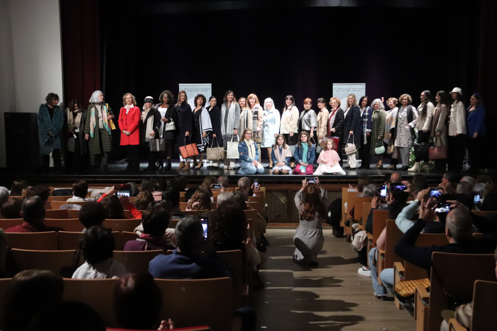 5º desfile solidario en favor de AECC Manzanares (1)