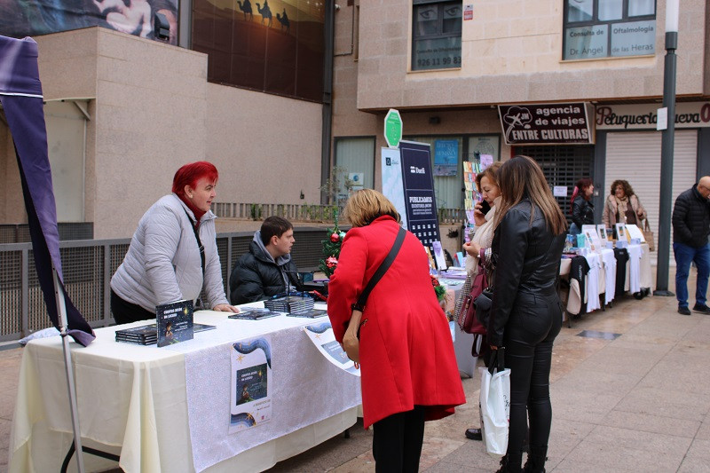 071224 VA MERCADILLO ARTE JOVEN 1