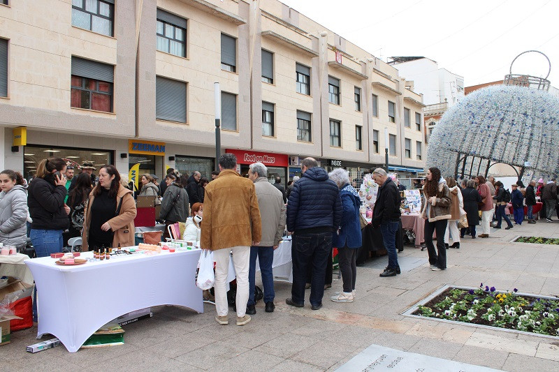 071224 VA MERCADILLO ARTE JOVEN 3