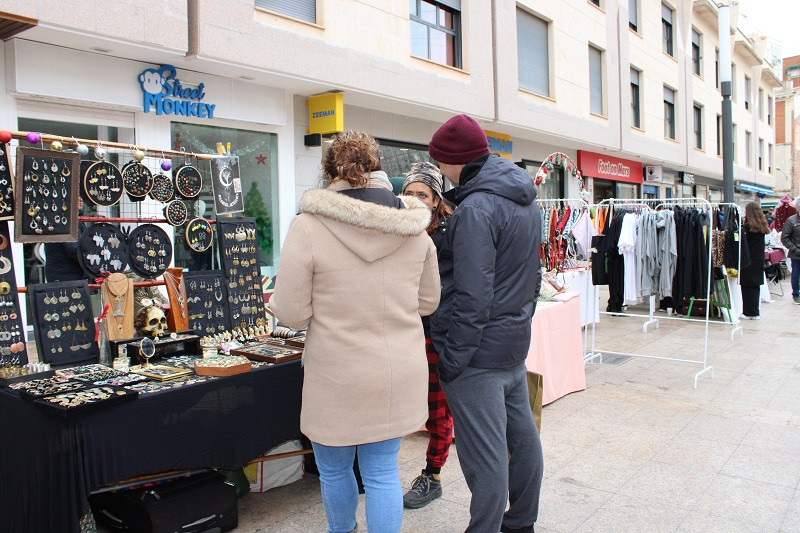071224 VA MERCADILLO ARTE JOVEN 5