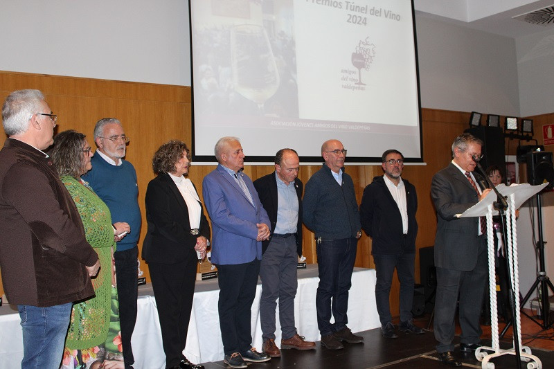 010225 VA ACTO JOVENES AMIGOS DEL VINO 1