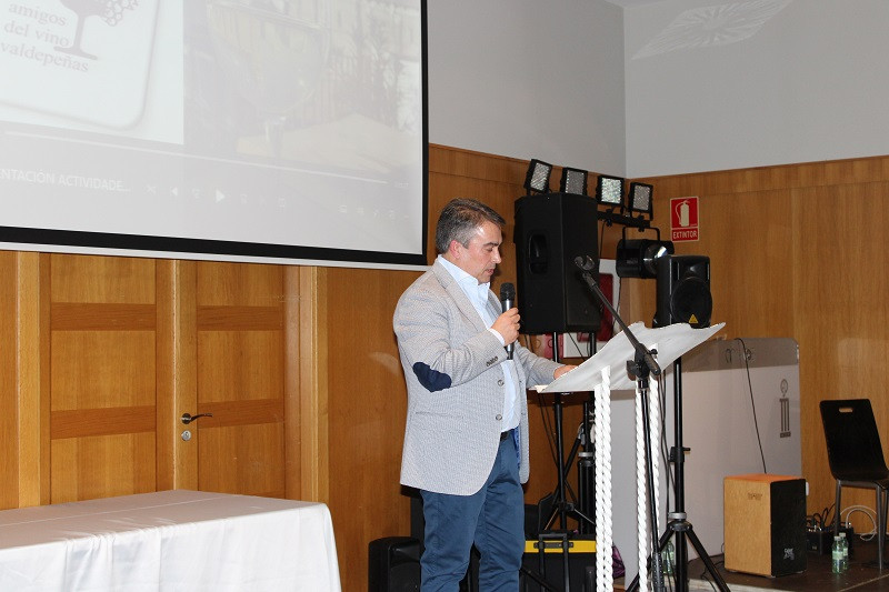 010225 VA ACTO JOVENES AMIGOS DEL VINO 2
