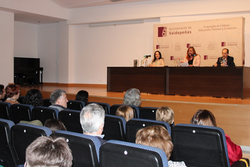 210225 VA PRESENT LIBRO MANUELA NAVARRO 2