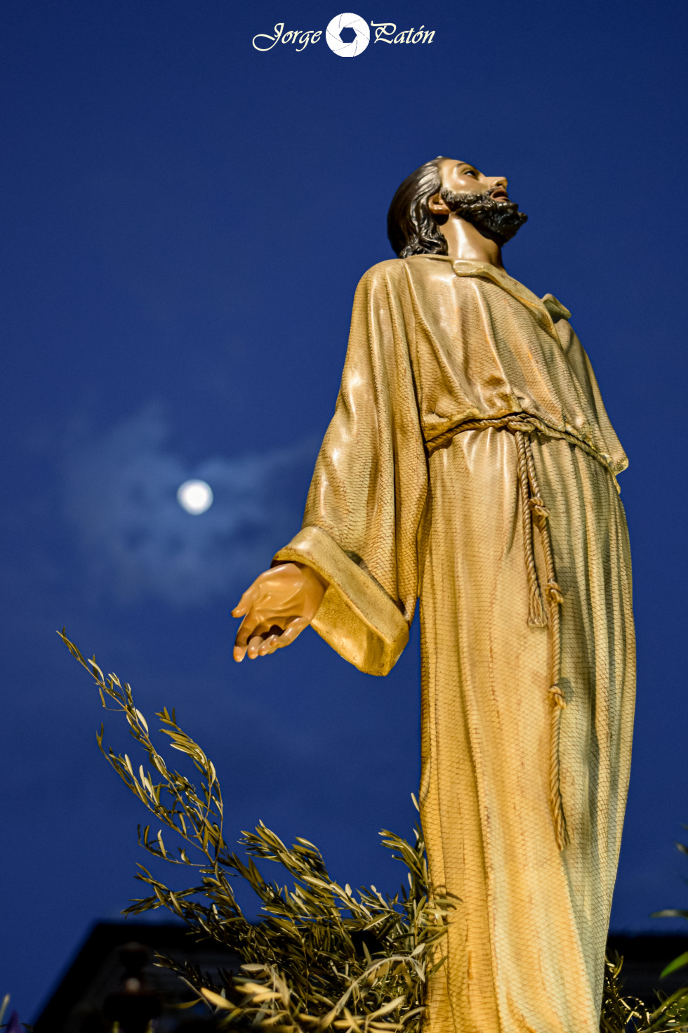 JESUS ORANDO