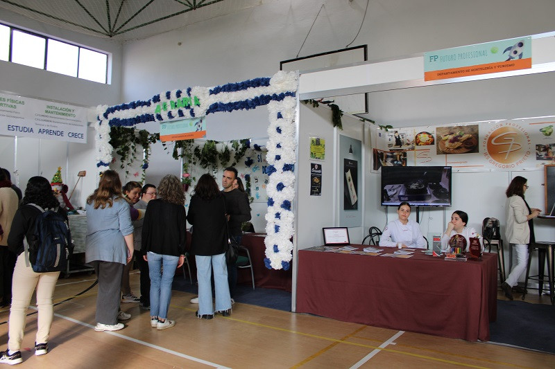 020425 VA FERIA FP IES PRIETO 5