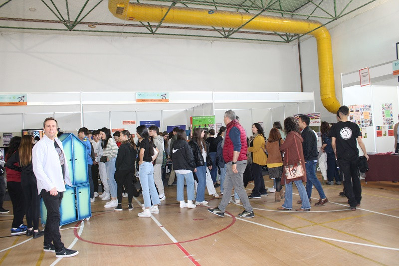 020425 VA FERIA FP IES PRIETO 3