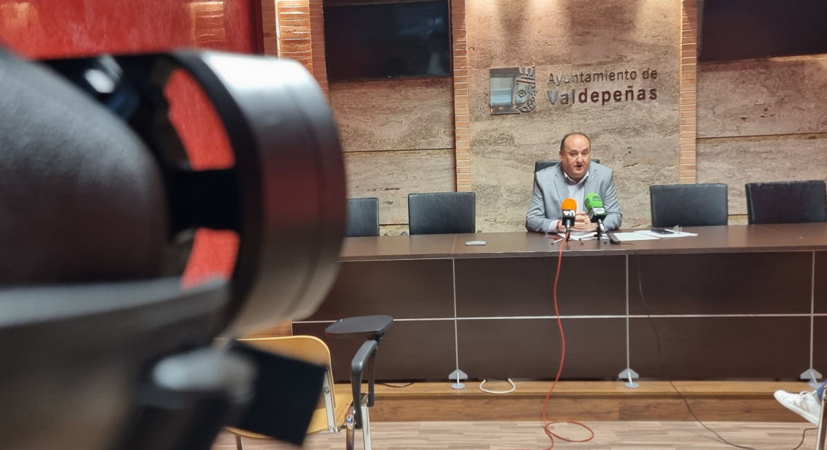 GREGORIO Su00c1NCHEZ EN RUEDA DE PRENSA