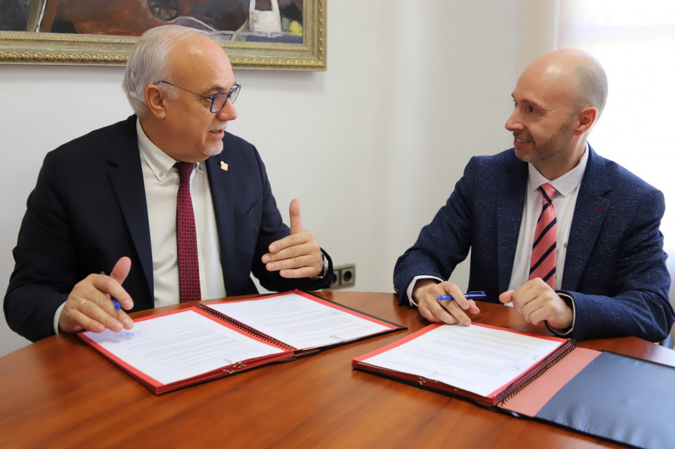 Firma convenio Ayuntamiento y Asociación Empresarial (mayo 2025) (1)
