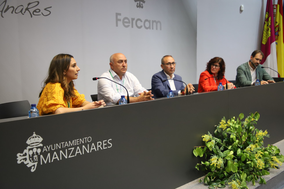 Mesa redonda 'Acompañando el relevo en el Sector Agro' (1)