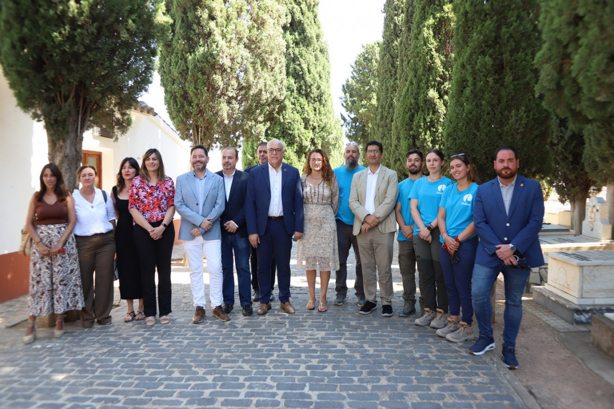 Visita institucional a la cuarta fase del proyecto de exhumaciu00f3n en el cementerio