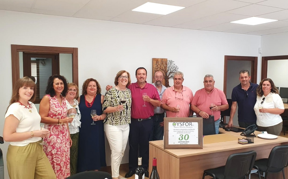 Amparo Bremard visita empresa Pueblonuevo del Bullaque 1